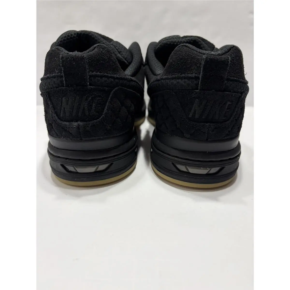 Nike shoes - Nike SB - IQ6827-001 - Black, Gum 1