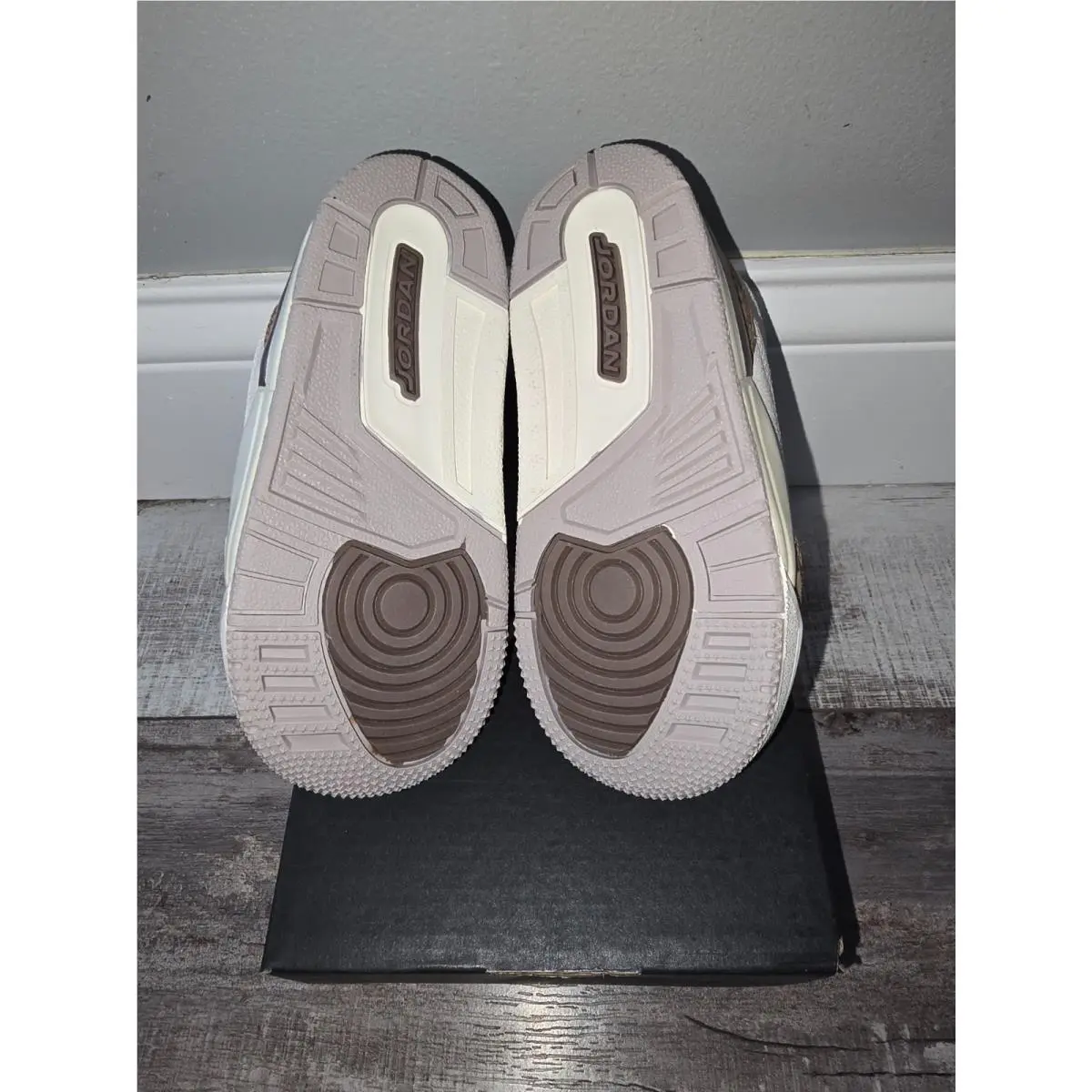 Nike shoes - Air Jordan 3 - Air - Brown 3