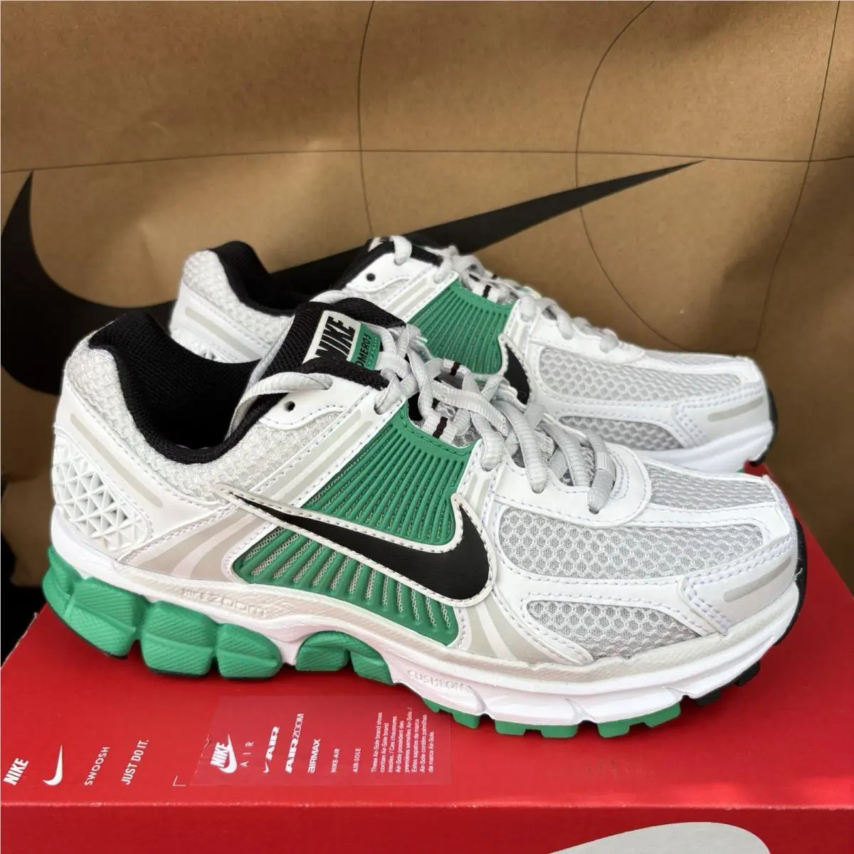 Nike Air Zoom Vomero 5 White Stadium Green Nby FJ2028-102 Women Size 6