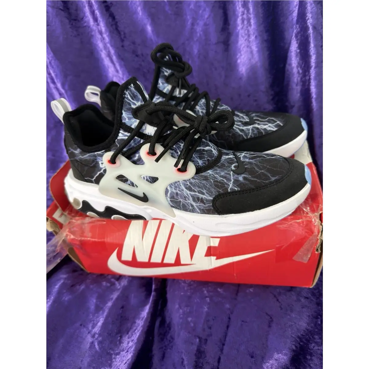 Size 6 GS - Nike React Presto Low Trouble at Home