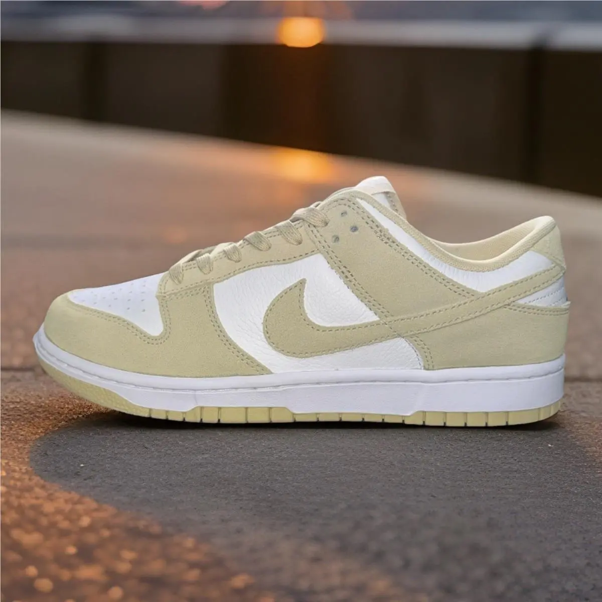 Men`s Size 9.5 Nike Dunk Low SE Team Gold FQ8249-102