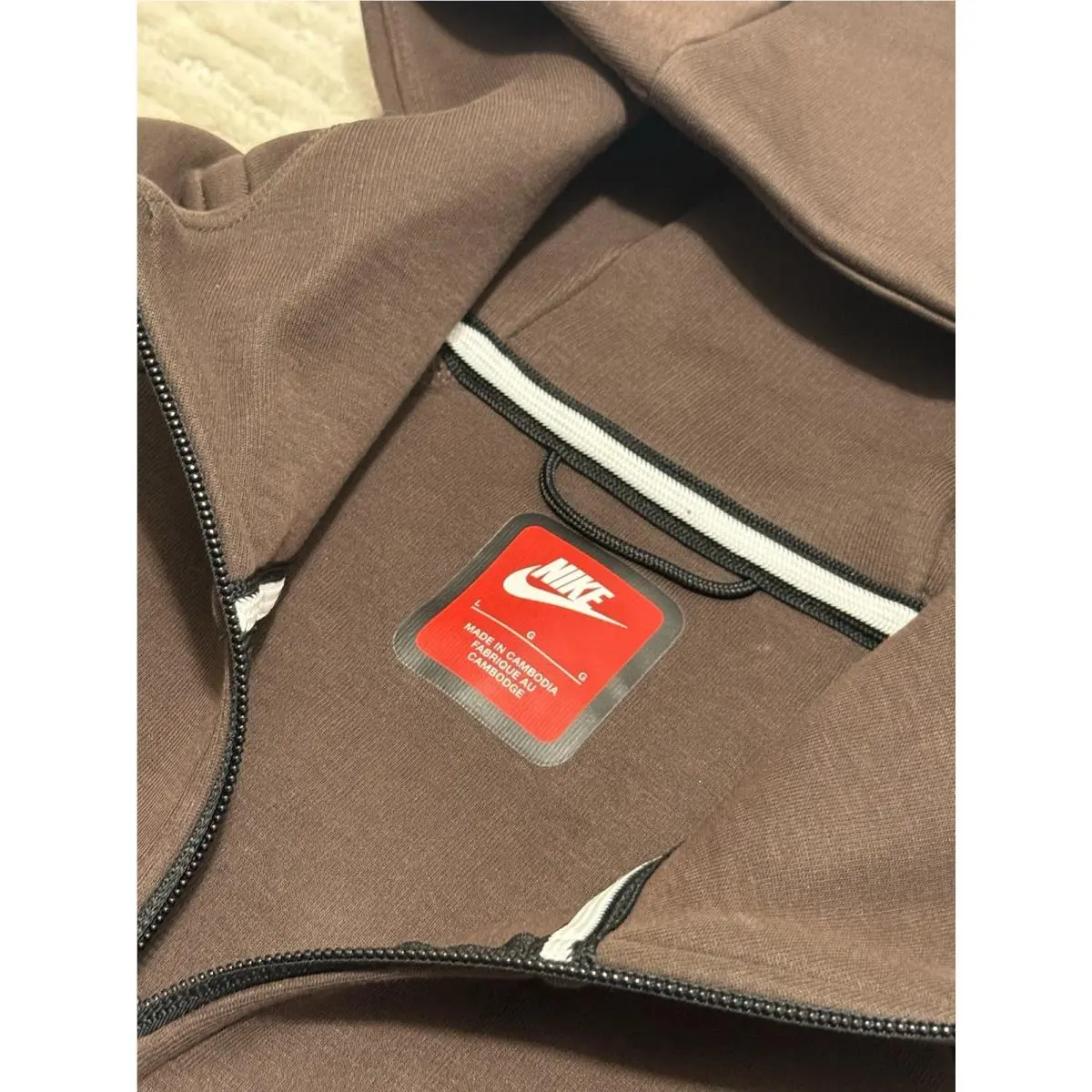 Nike clothing - Brown 3