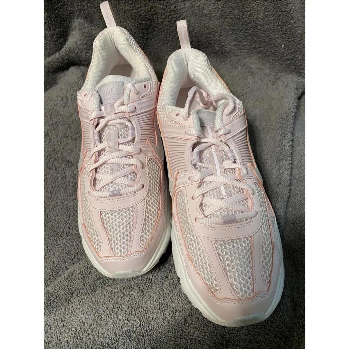 Size 7 Youth Nike Vomero 5 GS