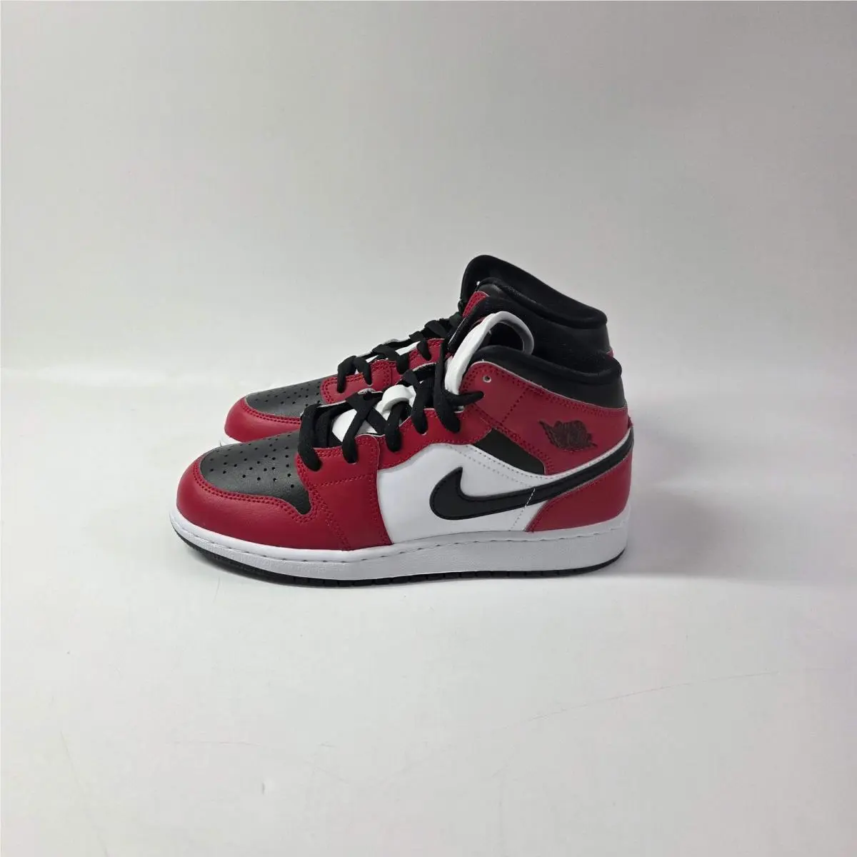 Nike shoes - AIR JORDAN 1 MID - AIR MID - 554725-069 1