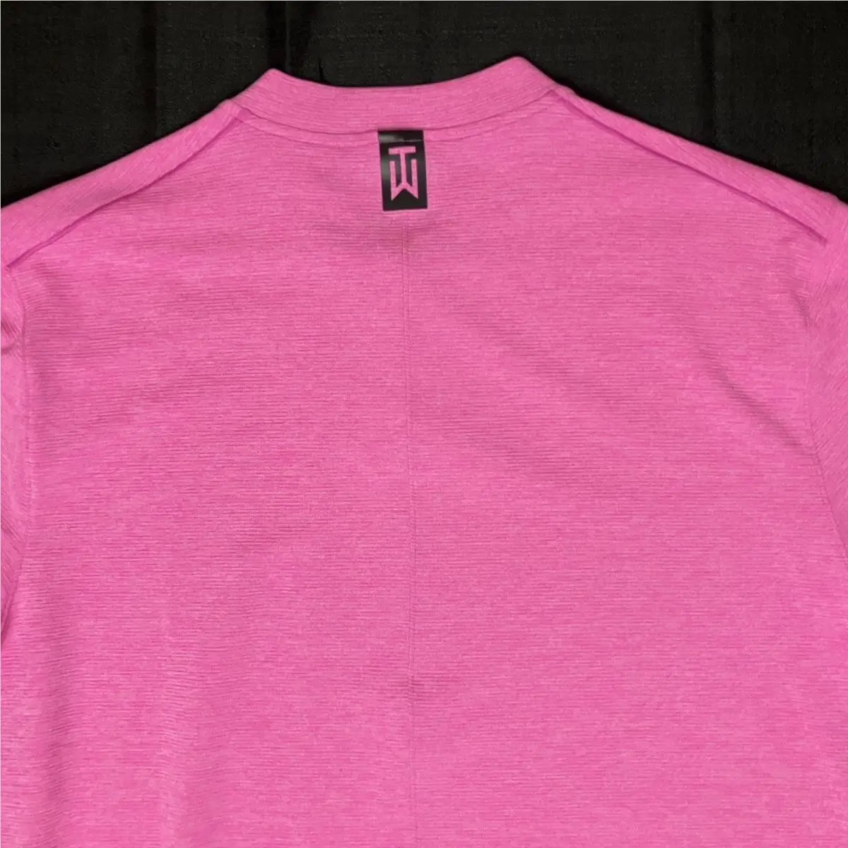 Nike clothing - TW Tiger Woods AeroReact Mock Blade Polo - Hyper Magenta 2