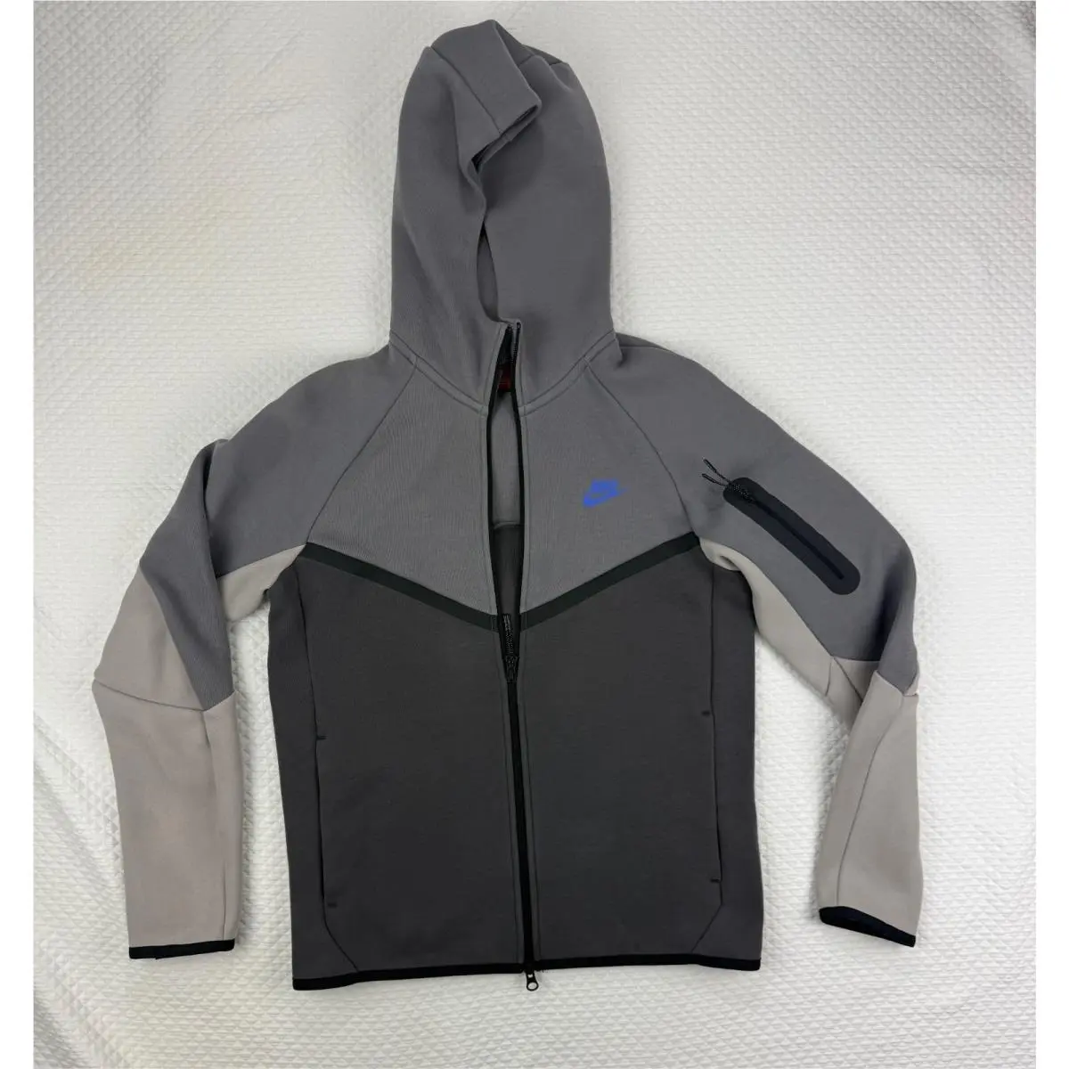 Nike clothing - Gray (UPC: 198488978000) 0