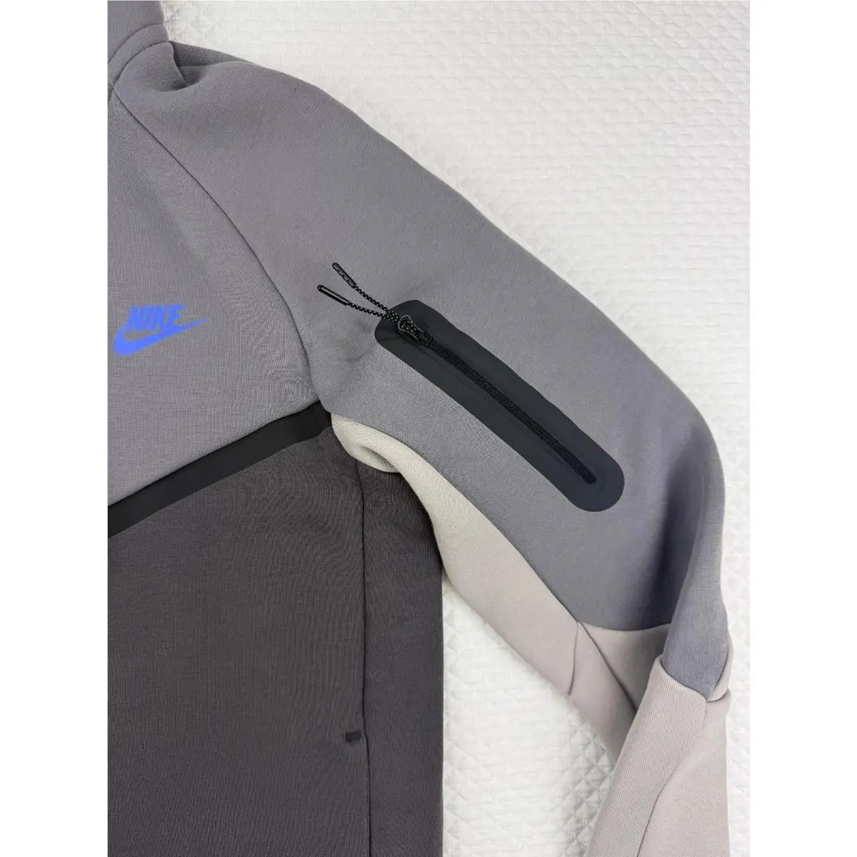 Nike clothing - Gray (UPC: 198488978000) 1