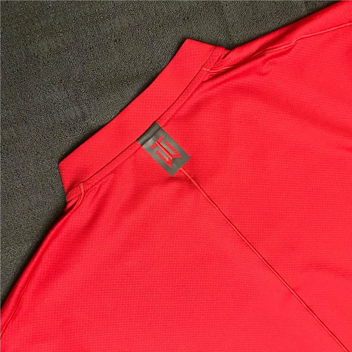 Nike Golf Tiger Woods Vapor Dry Mock Blade Collar Polo BV9219 687 Sunday Red M