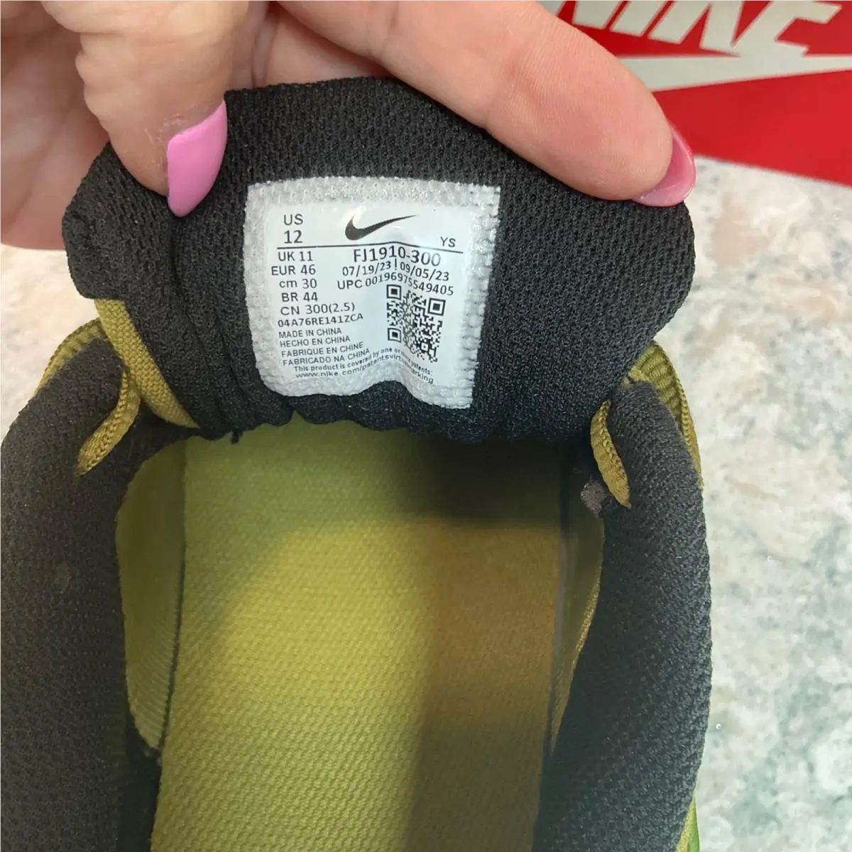 Nike shoes - Nike Zoom Vomero 5 Olive Flak FJ1910-300 - Green 4