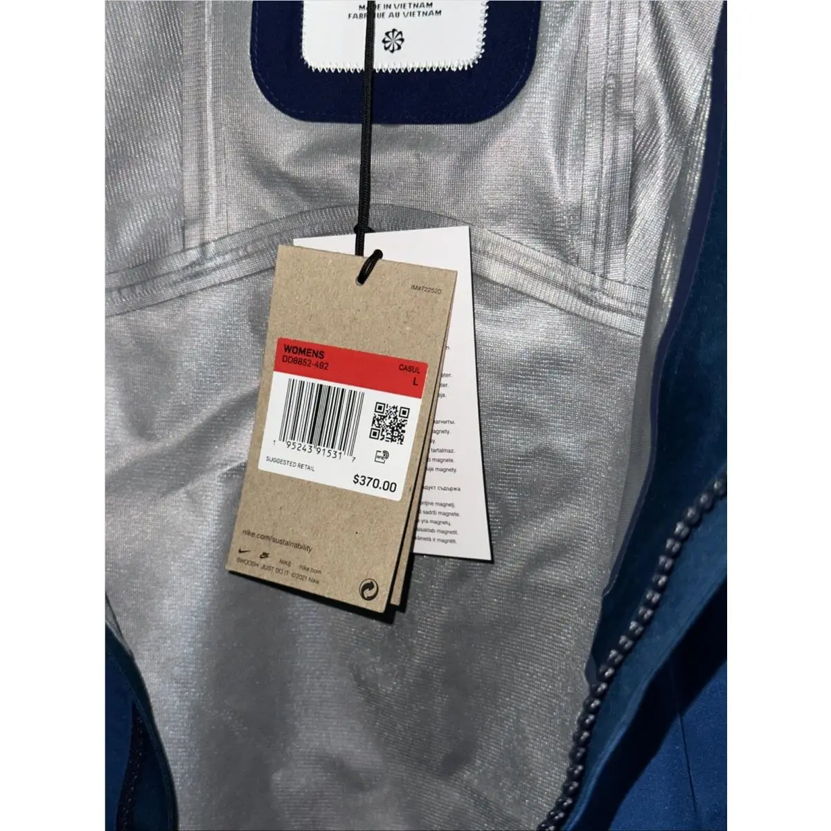 Nike clothing - Blue (UPC: 195243915317) 5