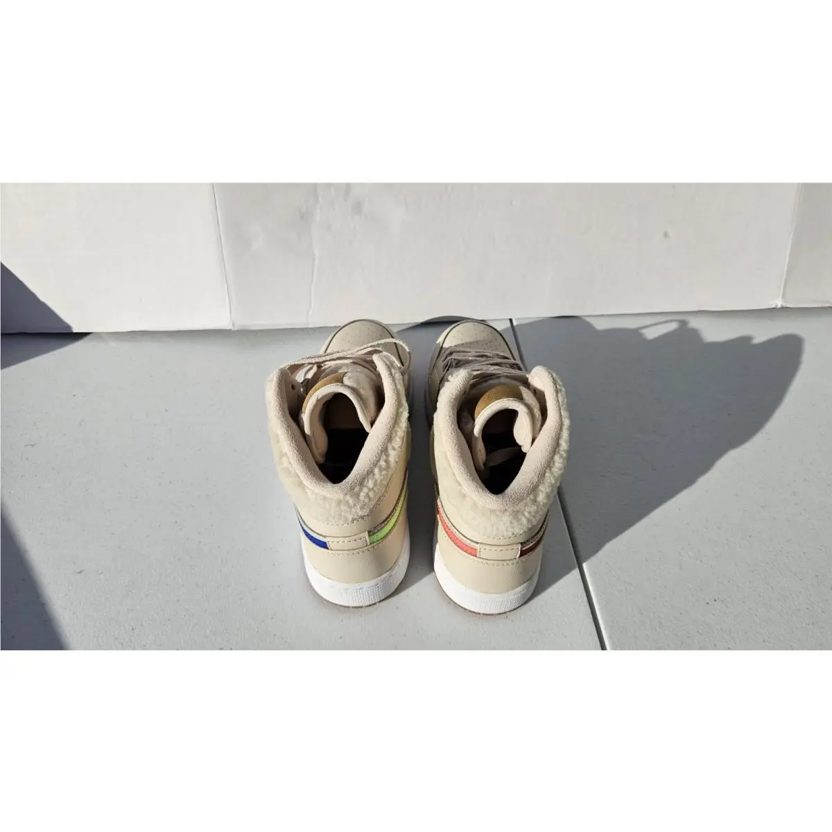 Nike shoes - Air Jordan 1 - Air - Beige 4