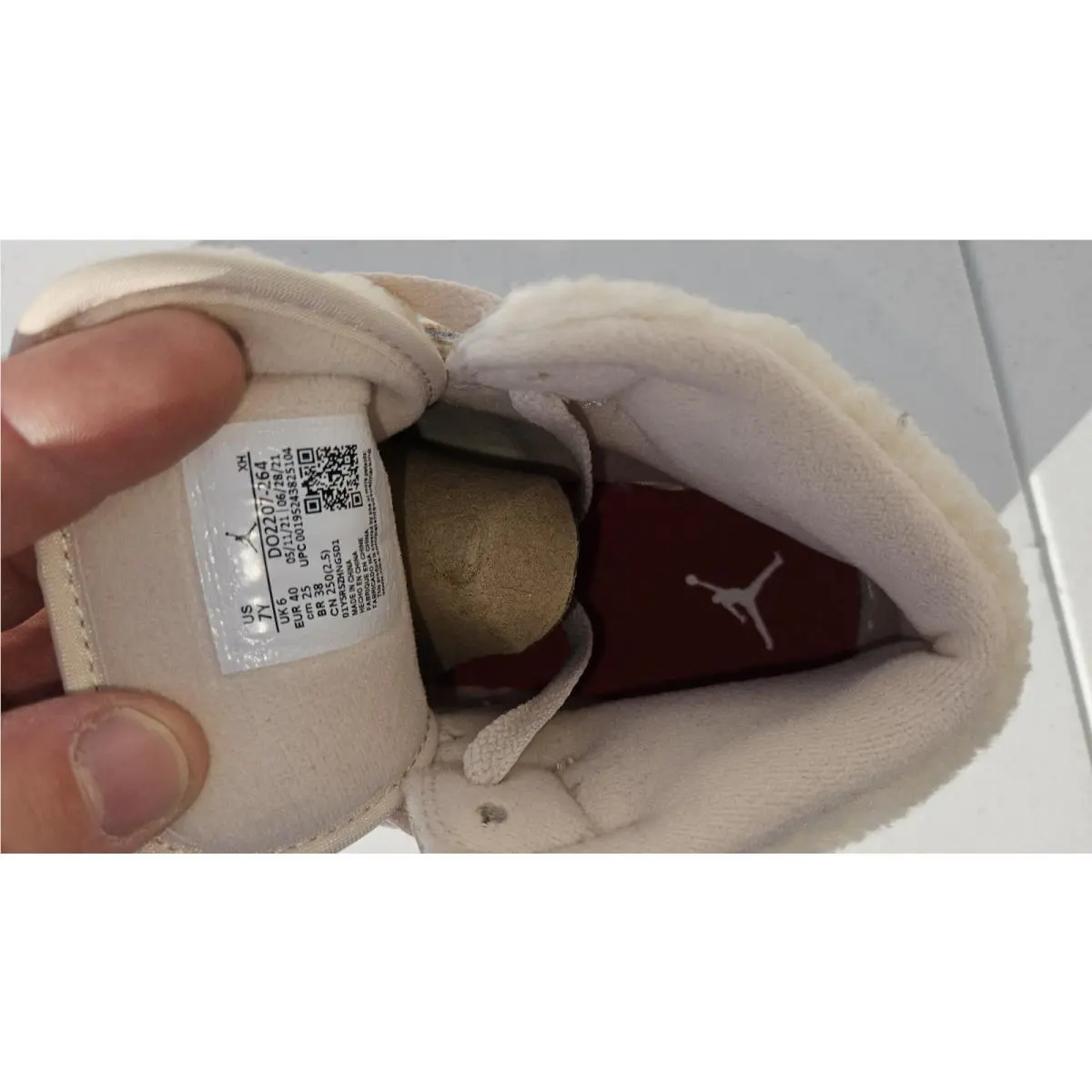 Nike shoes - Air Jordan 1 - Air - Beige 8