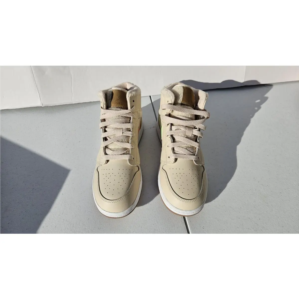 Nike shoes - Air Jordan 1 - Air - Beige 2