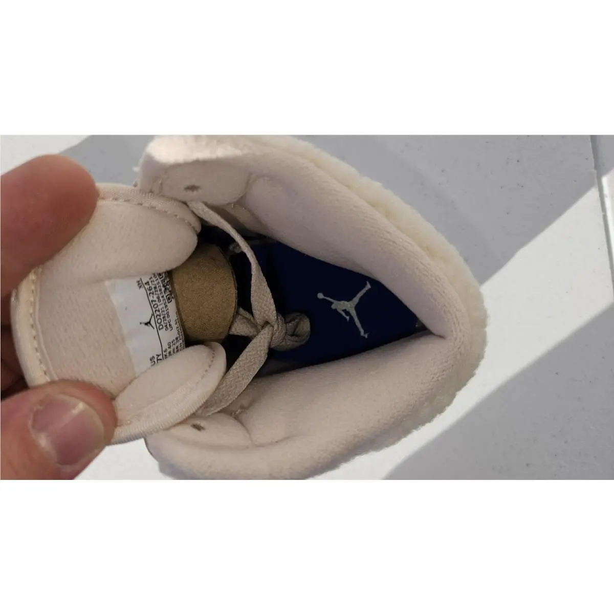 Nike shoes - Air Jordan 1 - Air - Beige 7