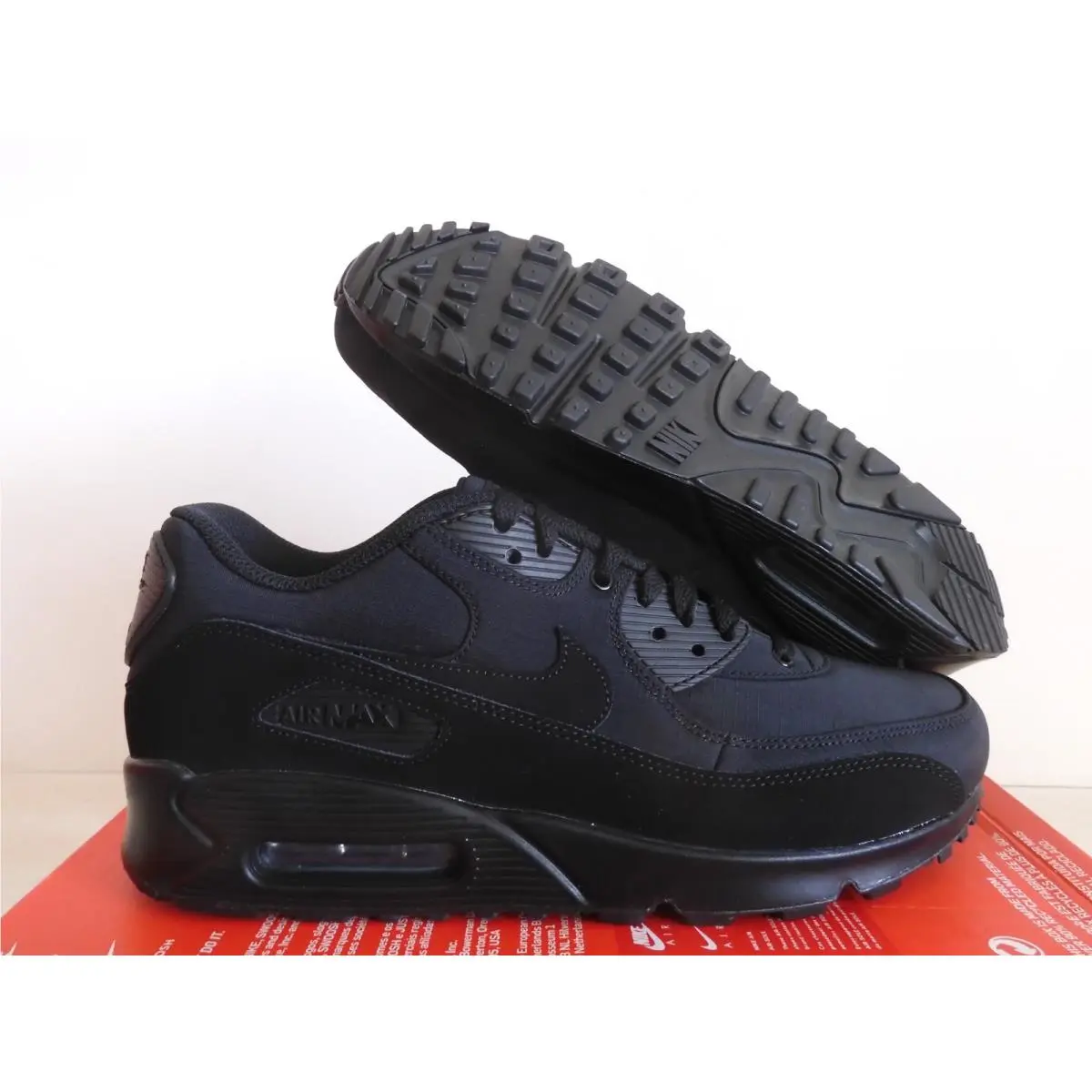 Nike Air Max 90 Essential Black Triple Black Mens Sz 9.5 Rare 537384-072