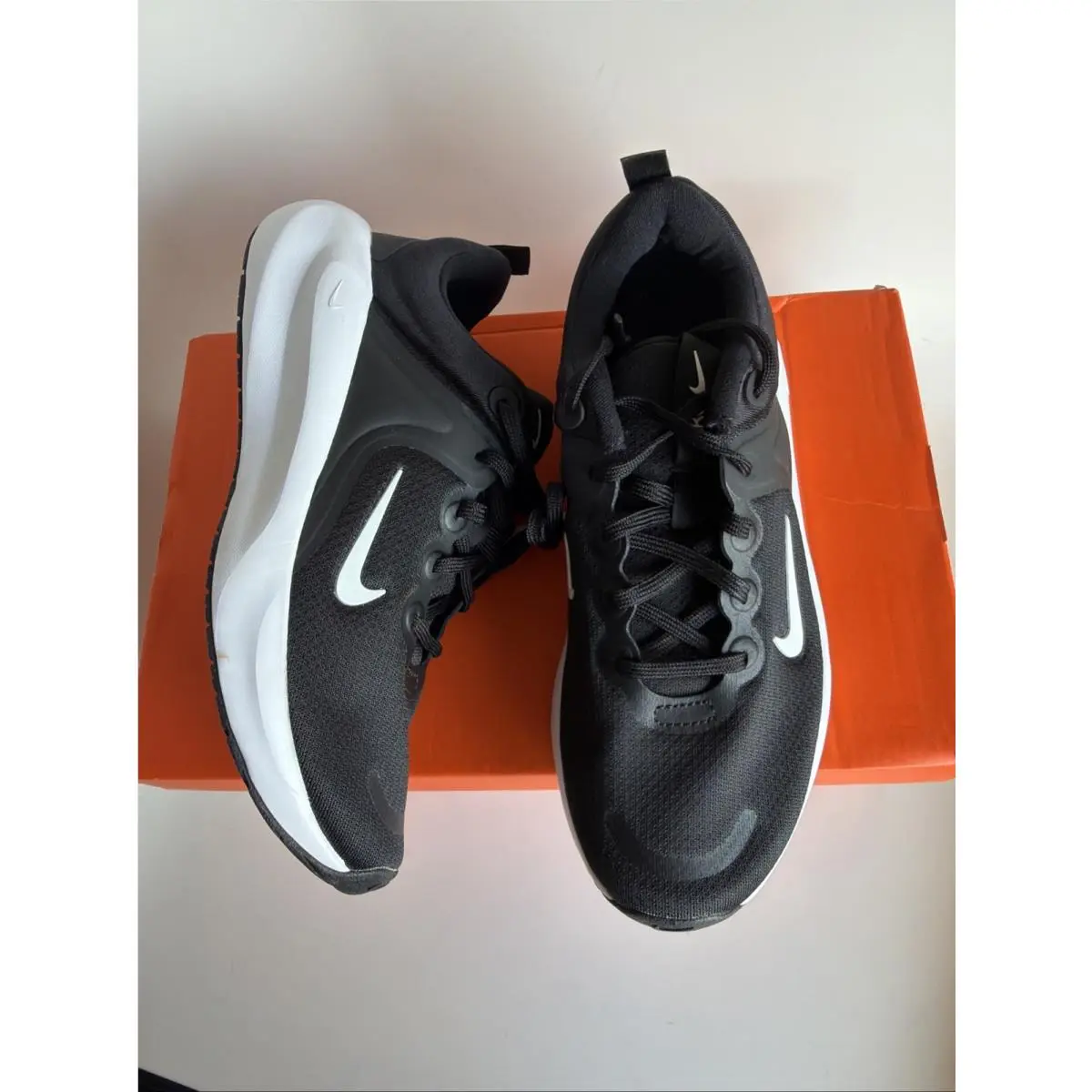 Woman`s Sneakers Athletic Shoes Nike In-season Trainer TR 14 - Size 7