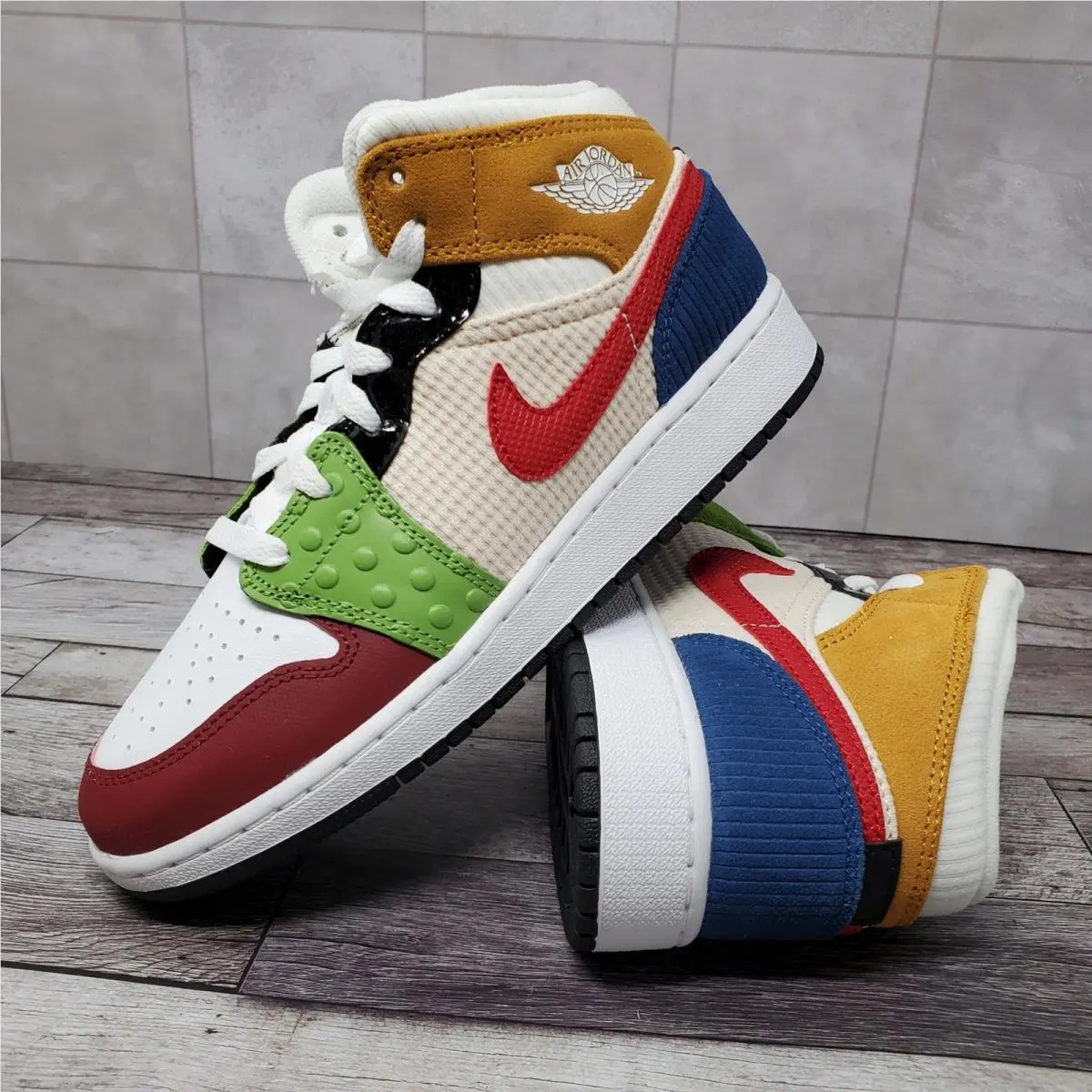 Air Jordan 1 Mid SE GS `messy Room` DR6957-100 Kids Size 5Y White Red Black