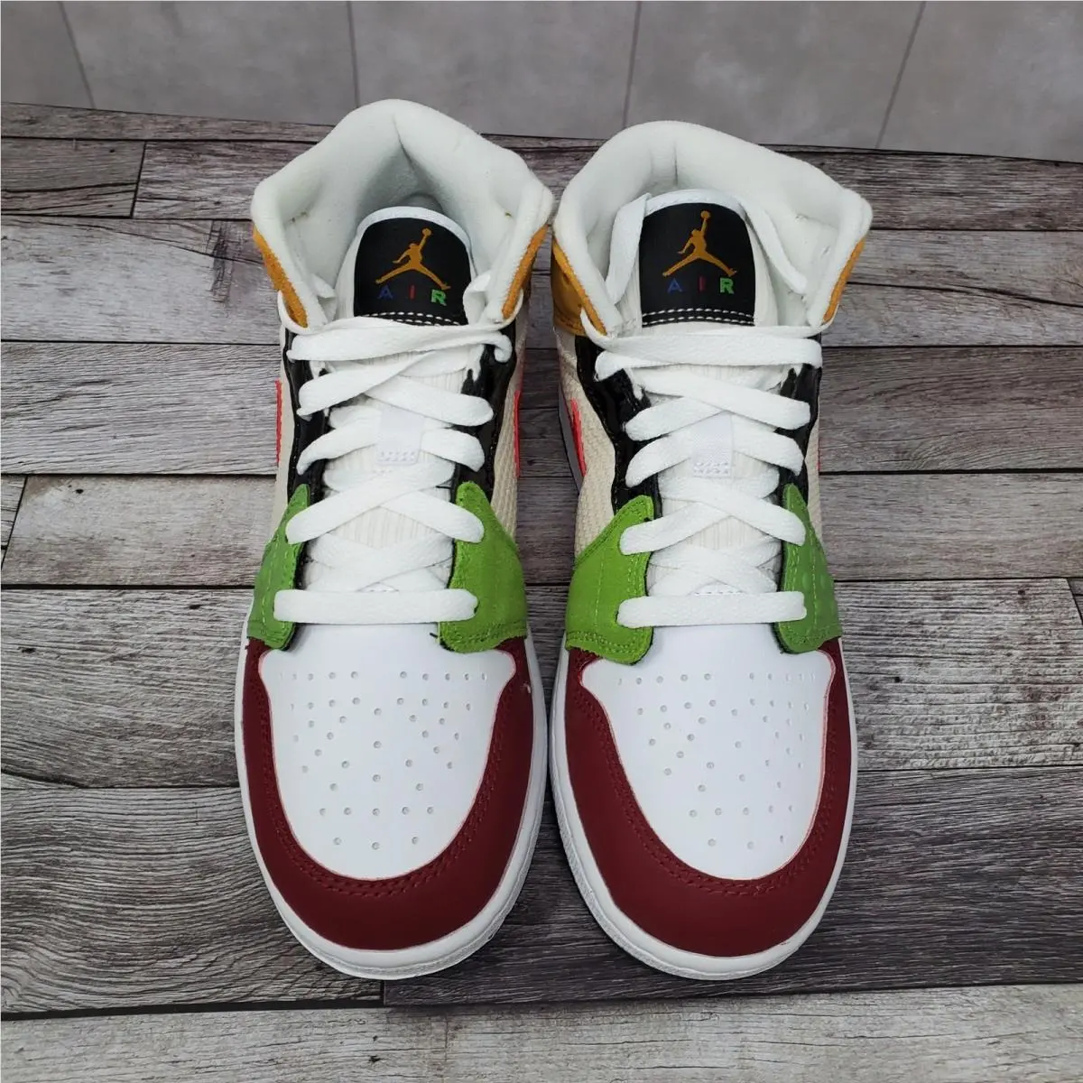 Nike shoes - Air Jordan 1 Mid SE - Multicolor 0