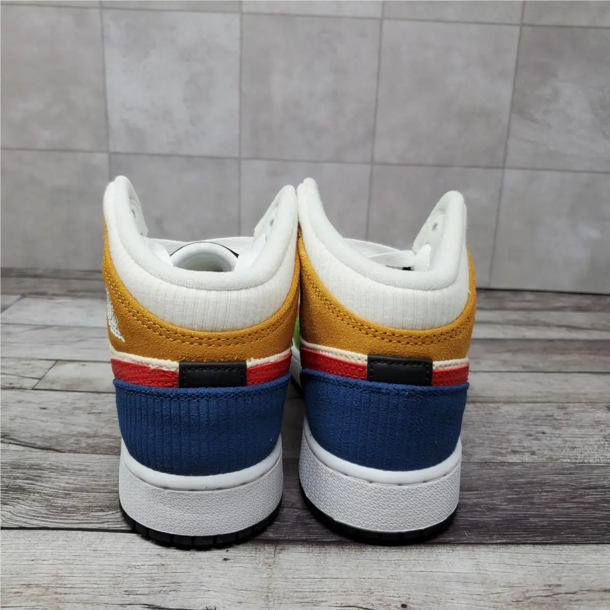 Nike shoes - Air Jordan 1 Mid SE - Multicolor 1