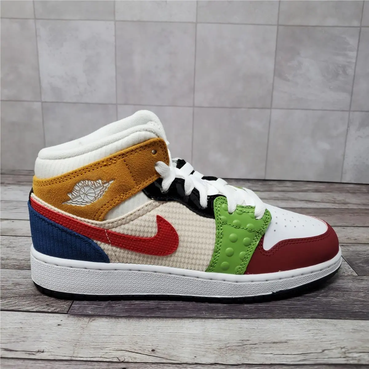Nike shoes - Air Jordan 1 Mid SE - Multicolor 2