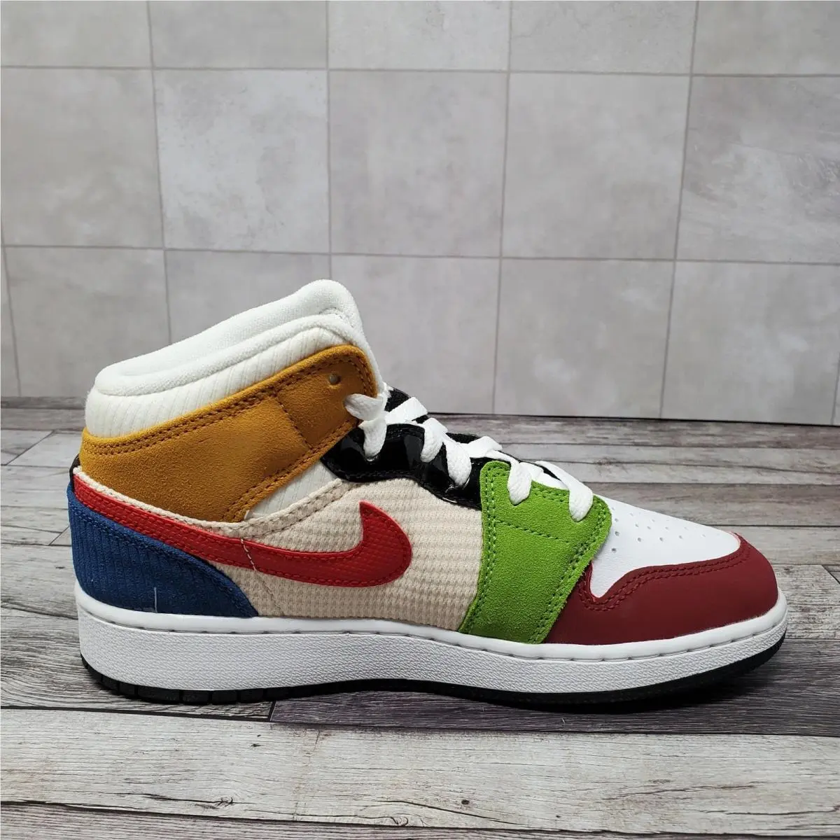 Nike shoes - Air Jordan 1 Mid SE - Multicolor 4