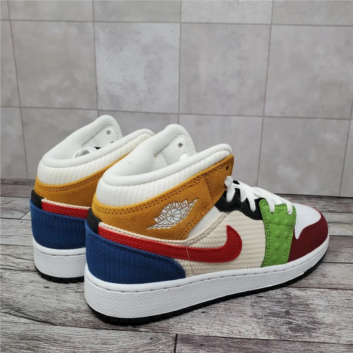 Nike shoes - Air Jordan 1 Mid SE - Multicolor 5