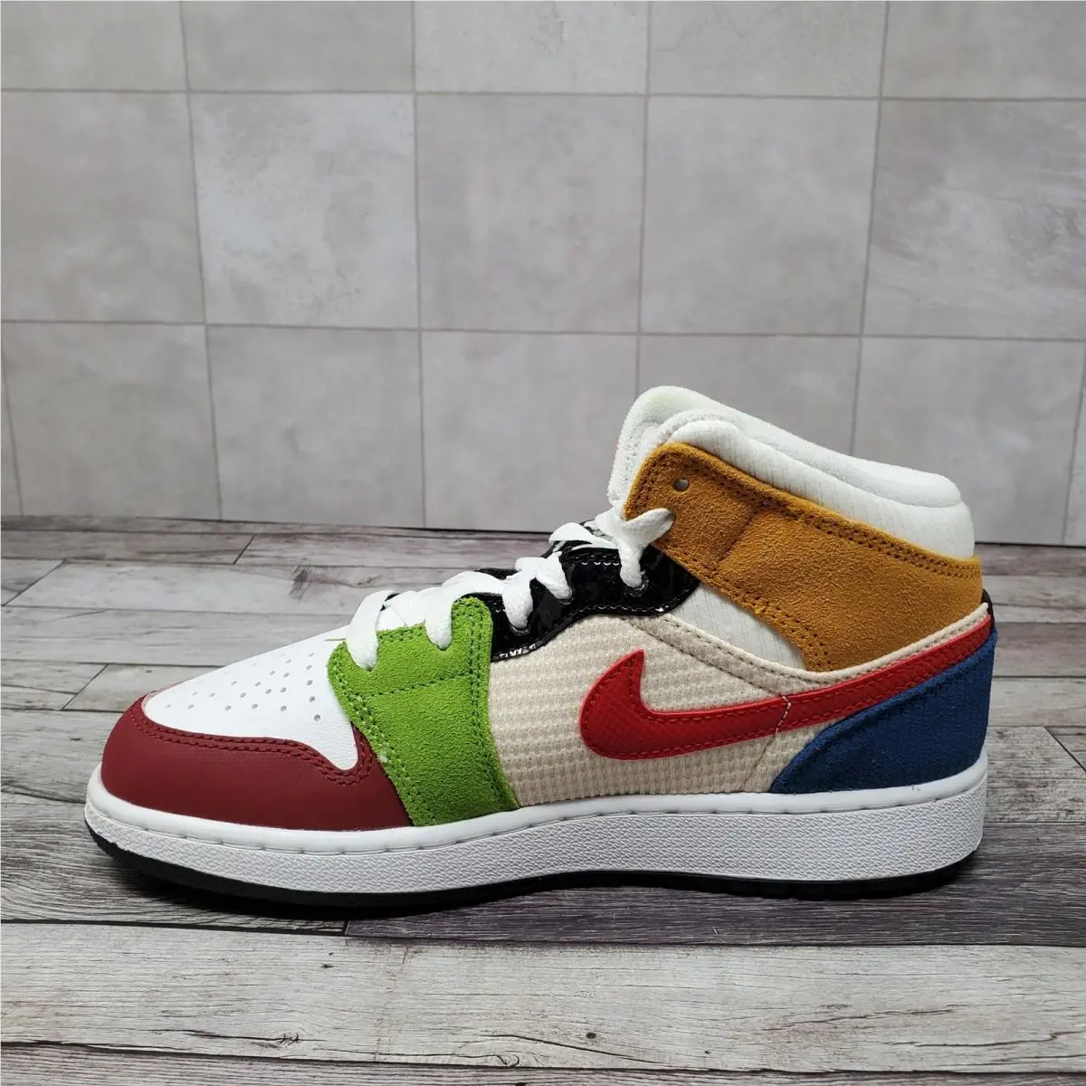 Nike shoes - Air Jordan 1 Mid SE - Multicolor 7