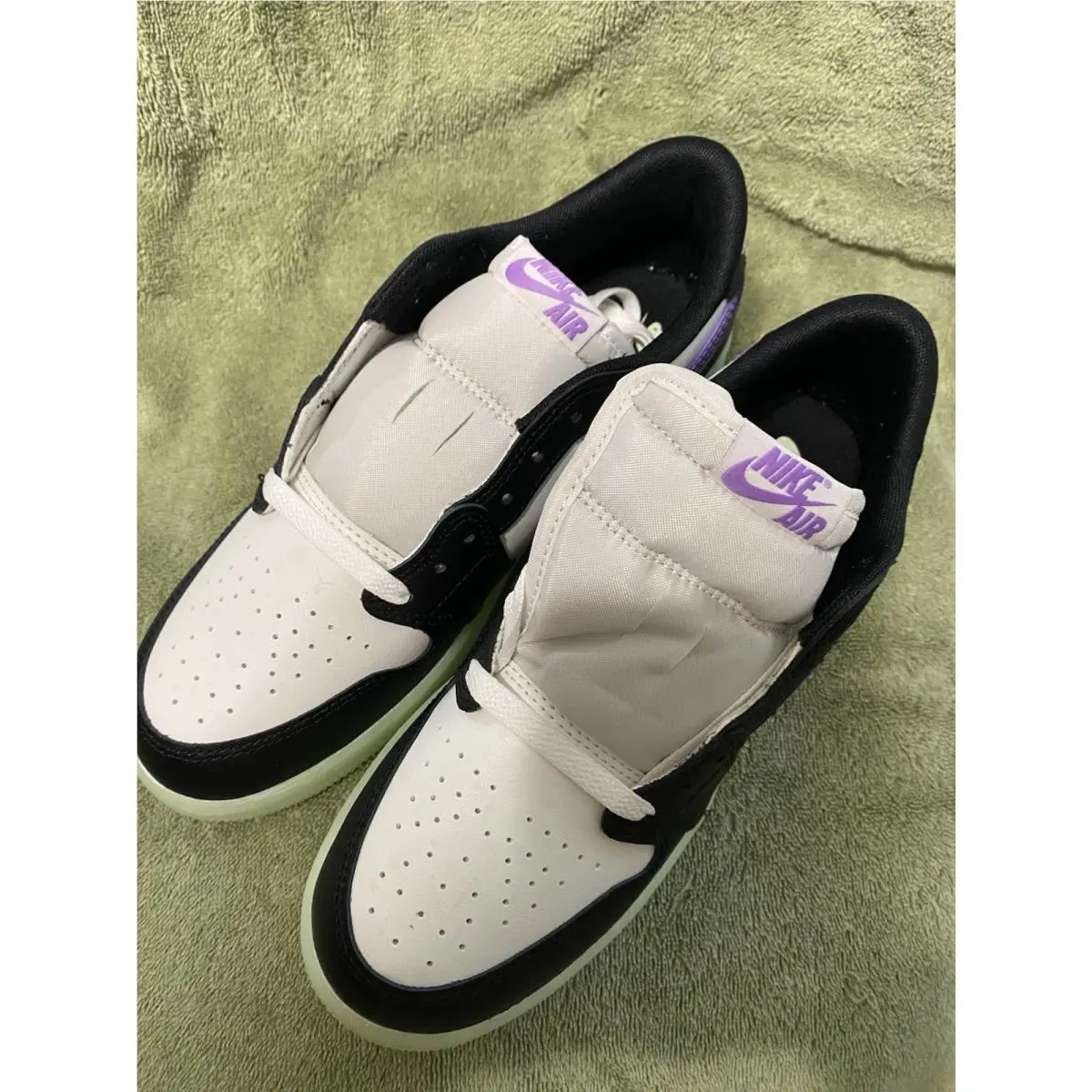 Size 5.5 Youth Nike Air Jordan 1 Retro Low OG HF0410