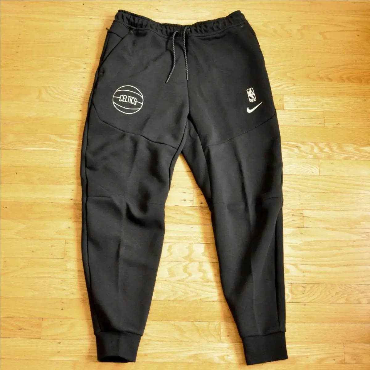 Nike Nba Boston Celtics Team Issue Tech Fleece Joggers FB6163-010 Men’s Size L