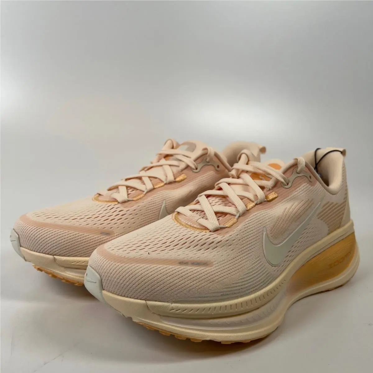 Nike Vomero 18 Guava Ice Orange Chalk HM6804-800 Womens 10 Running Shoes