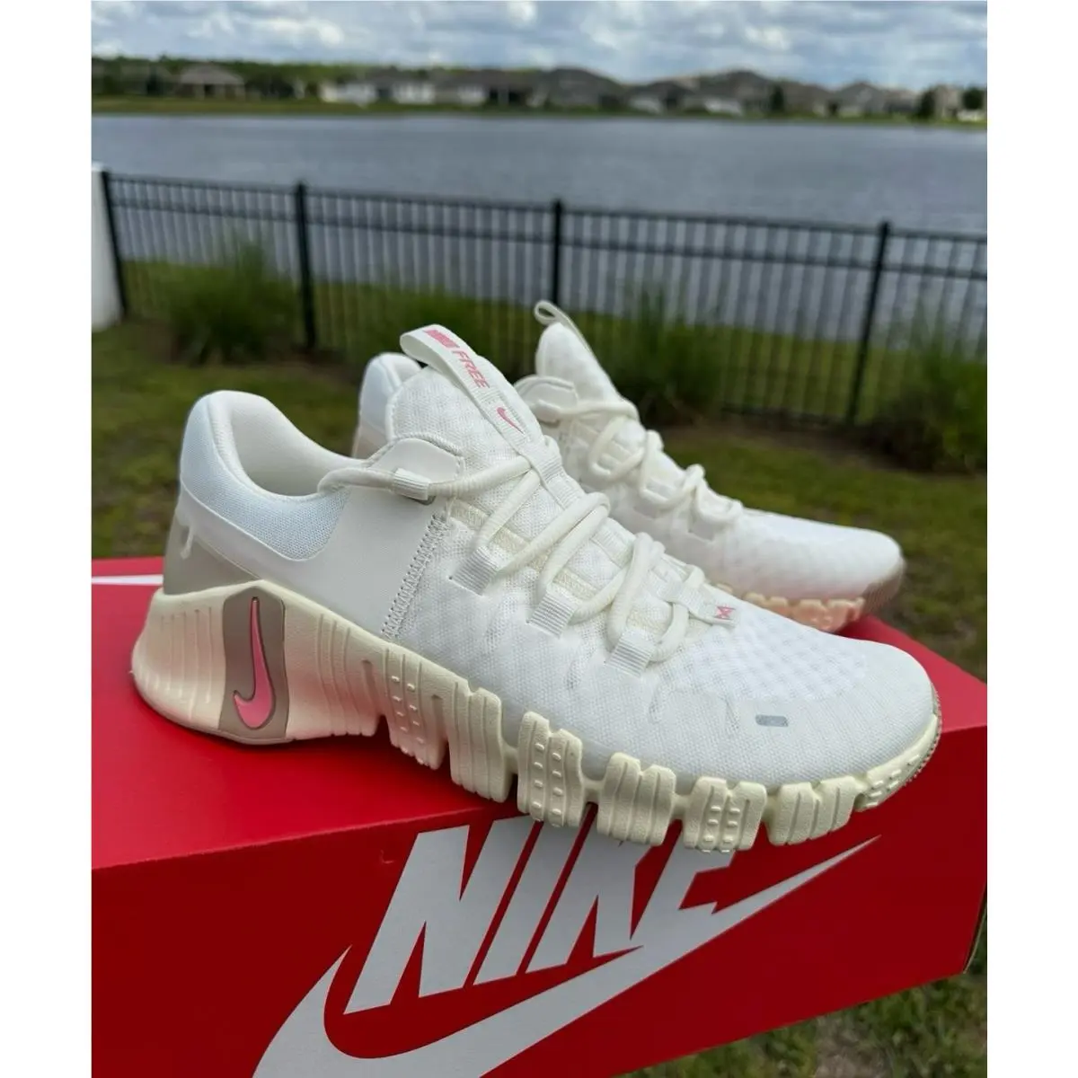 7.5 Women`s Nike Free Metcon 5 Sail / Running Shoes DV3959-100