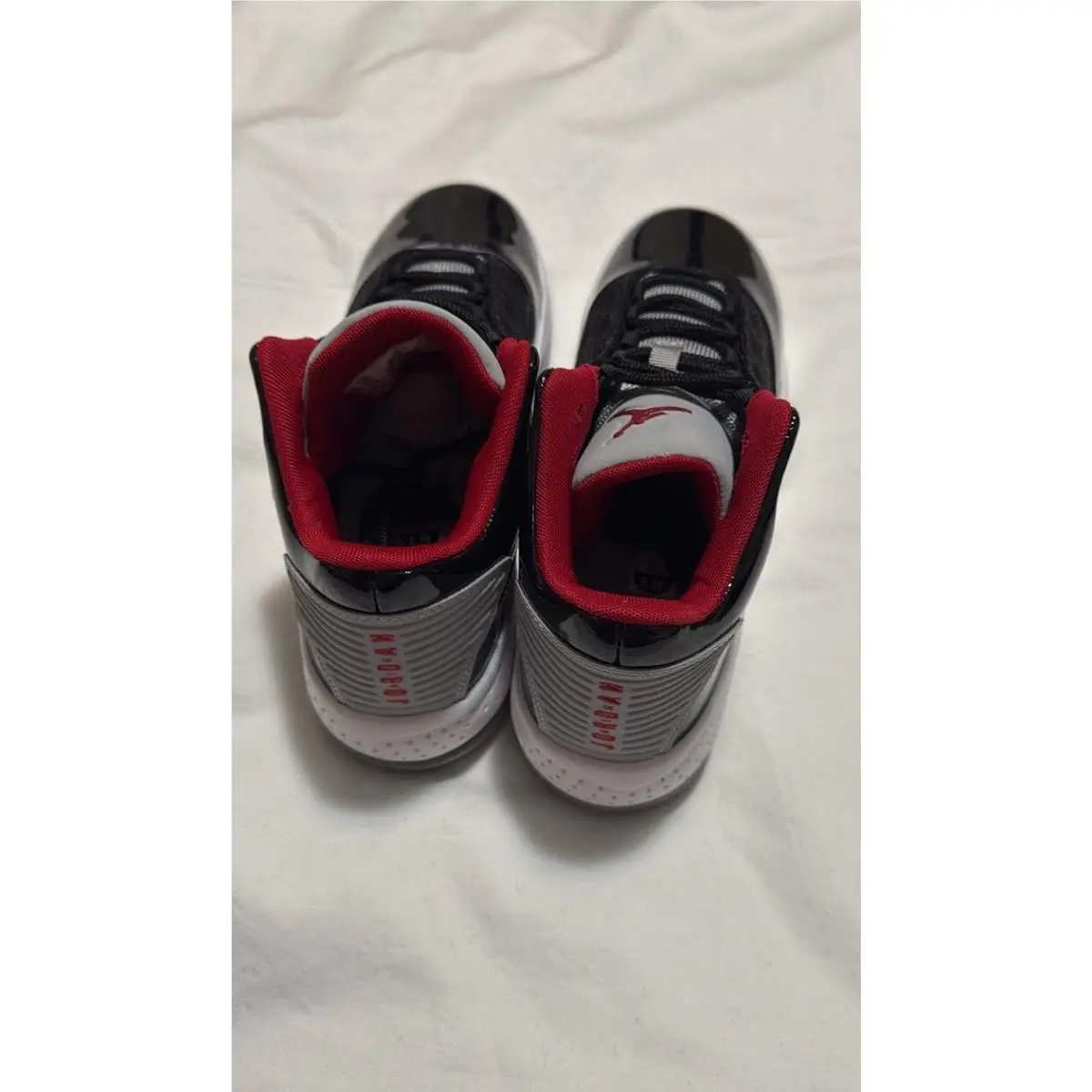 Nike shoes - Jordan Max Aura - Max Aura - Black/Gym Red-White-Wolf Grey (UPC: 194494902794) 0