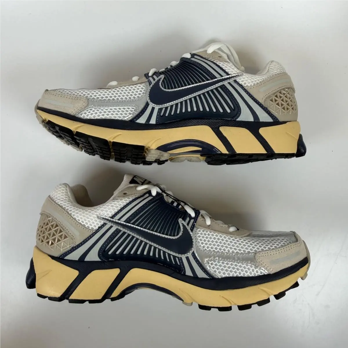 Nike shoes - Nike Zoom Vomero 5 Thunder Blue Cream - White 1