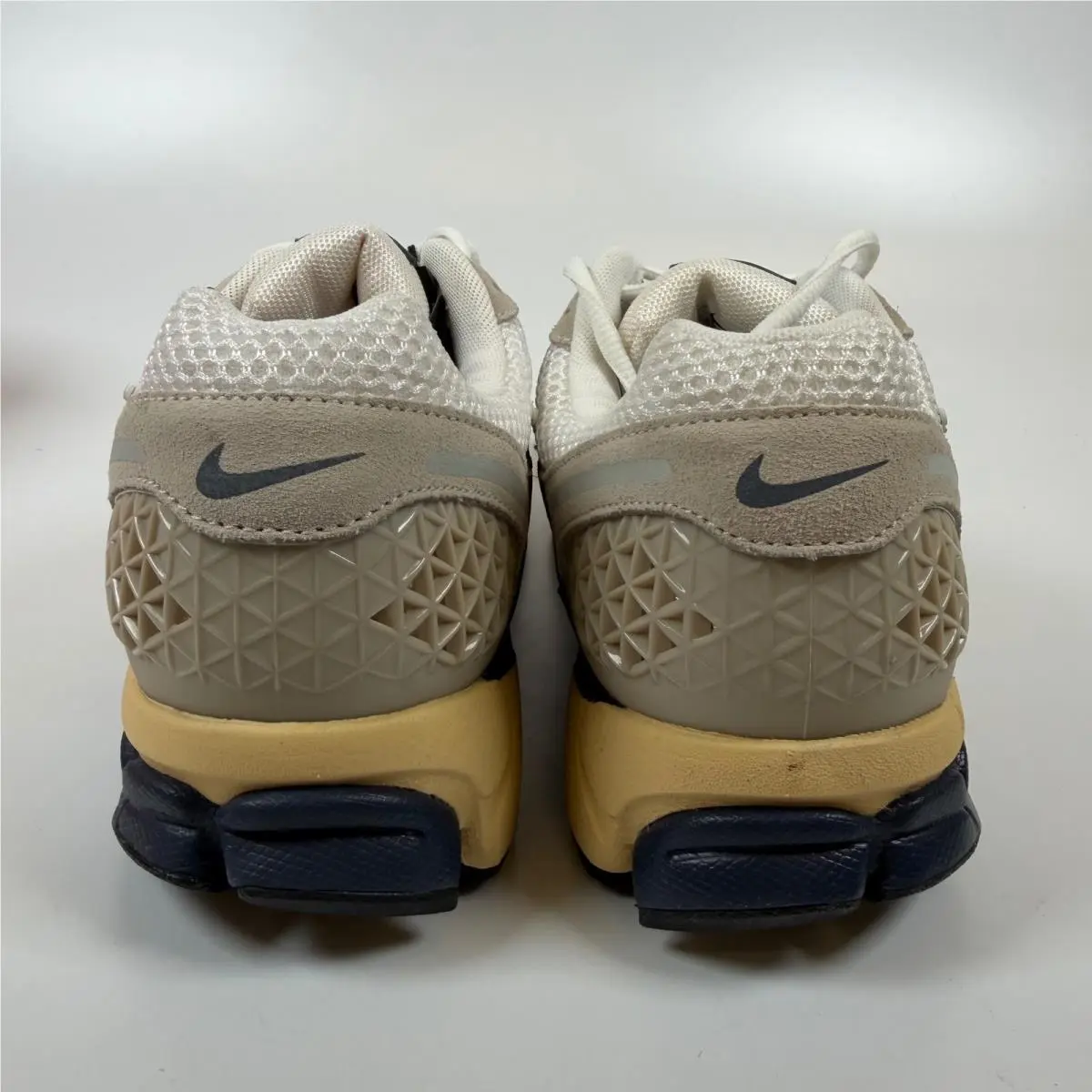 Nike shoes - Nike Zoom Vomero 5 Thunder Blue Cream - White 3