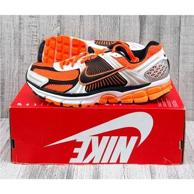 Mens Nike Zoom Vomero 5 Running Shoes / Size 9.5 / Total Orange-black-white