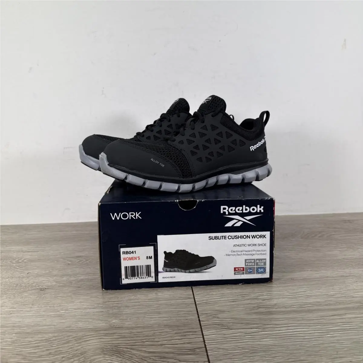 Woman`s Shoes Reebok RB041 Work Sublit Cushion Composite Toe Work Sneak Size 8M
