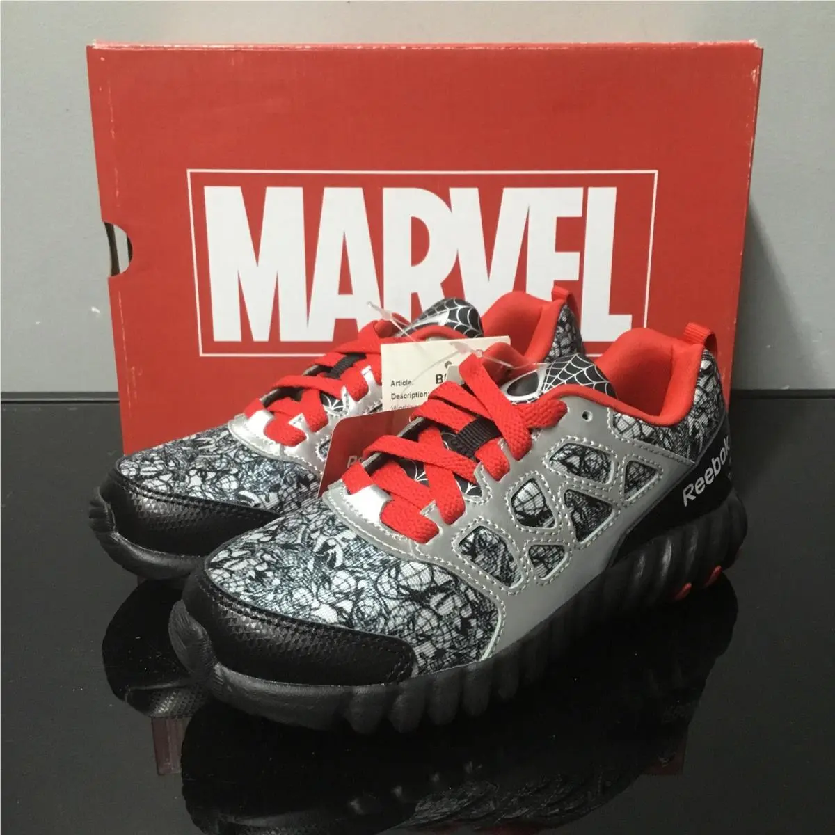 Reebok Twistform Blaze Toddler Low Top Sneakers Boys Size 13 Spider-man Marvel