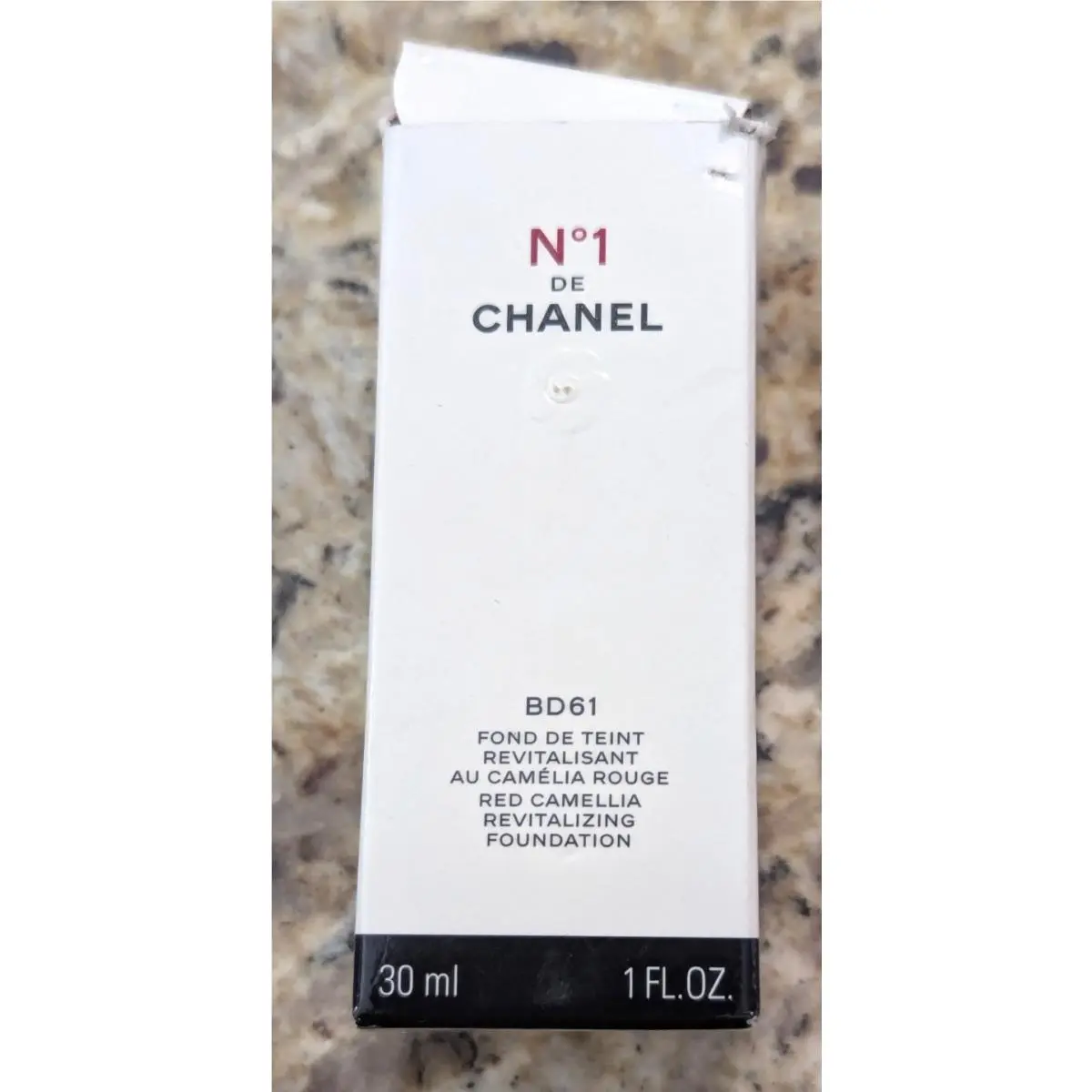 No 1 de Chanel Revitalizing Foundation Red Camellia BD61 Intense Dark Med 1 oz