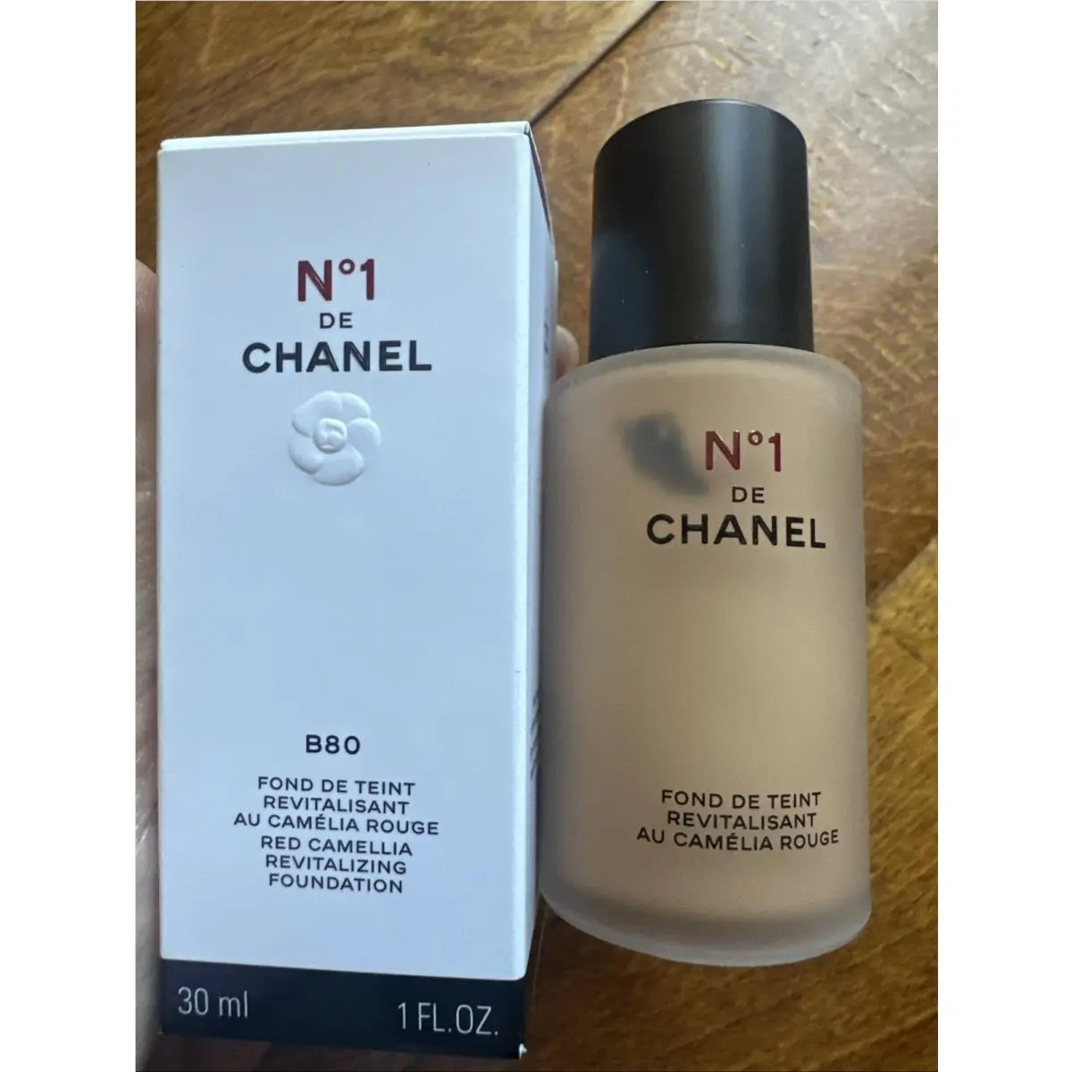 Chanel 1 De Chanel Red Camellia Revitalizing Foundation B80 1 Fl Oz