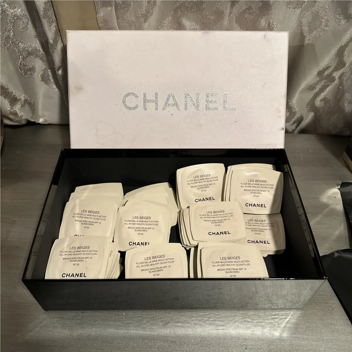 Chanel Les Beiges Healthy Glow Foundation Spf 15 20 0.03 OZ - Lot Of 50