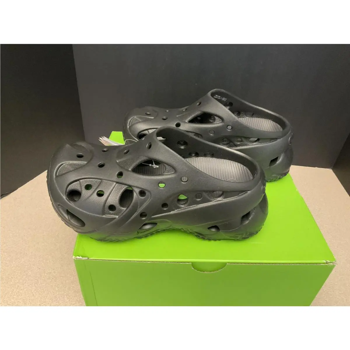 Womens Crocs Caged Black Slip-on Clogs. Size 6. Awesome Shoes