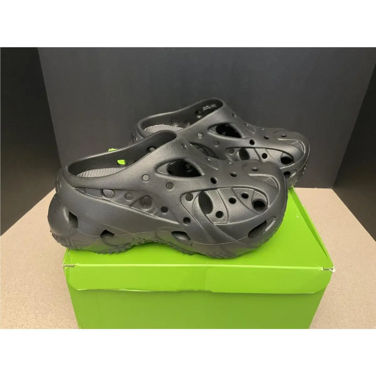 Womens Crocs Caged Black Slip-on Clogs. Size 7. Awesome Shoes