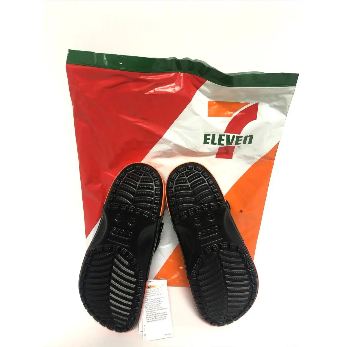 Crocs shoes - CROCS 7-ELEVEN - Black (UPC: 0196265207336) 1