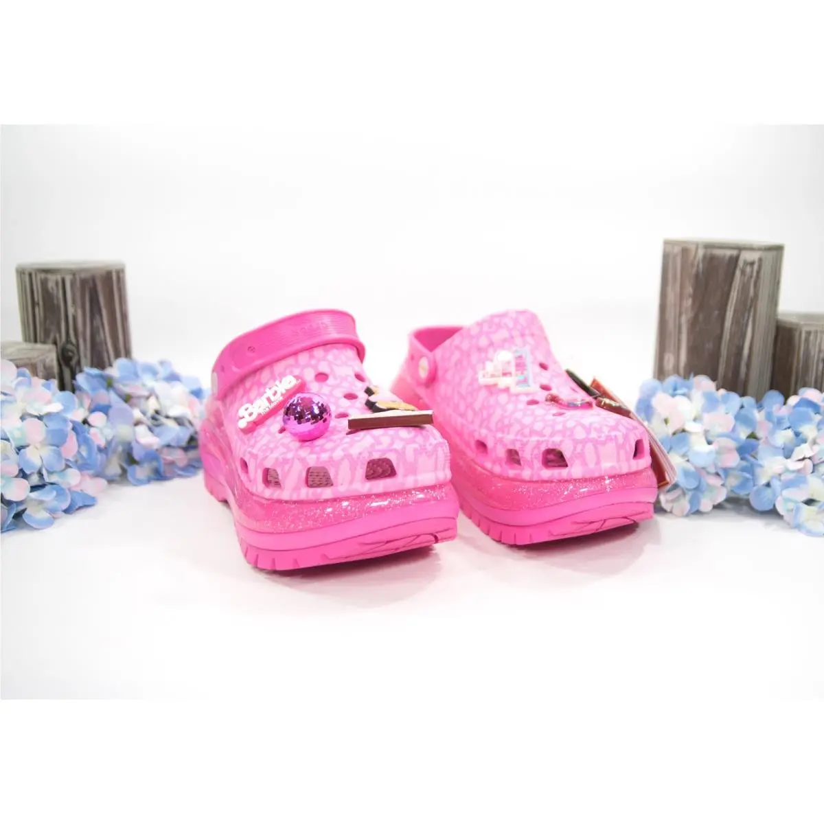 Crocs shoes - Pink (UPC: 196265476756) 0