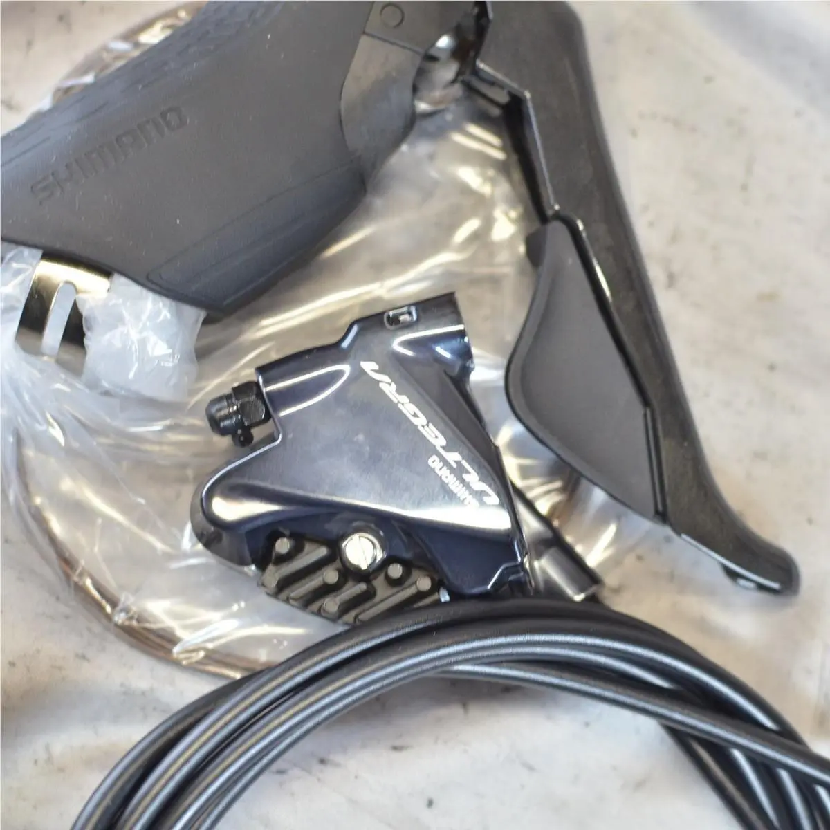 Shimano  - Ultegra R8000 - Ultegra - ST-R8020 BR-R8070 - Black 0
