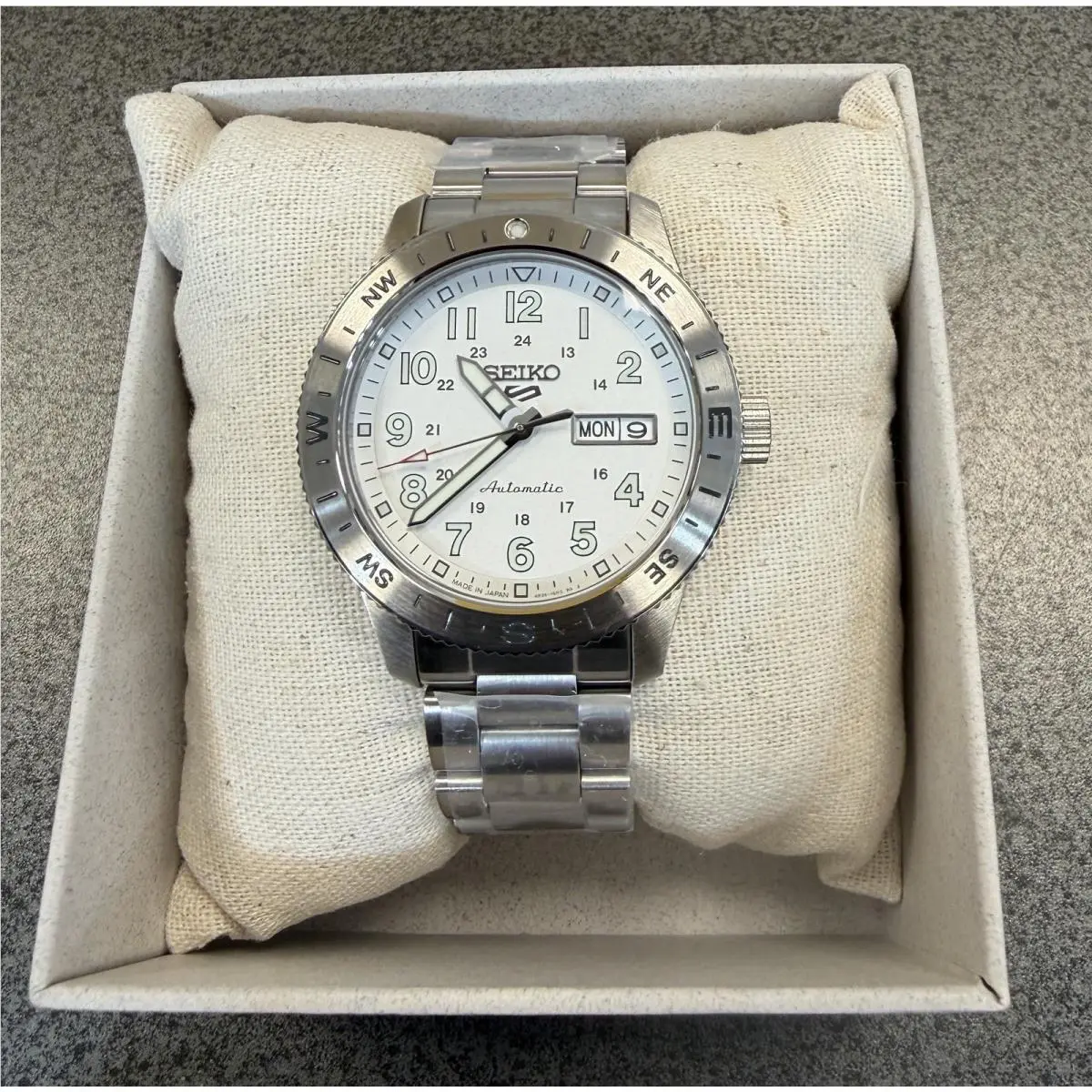 Seiko 5 Sports Automatic White Dial Steel Men`s Field Watch HDB007 Made In Japan