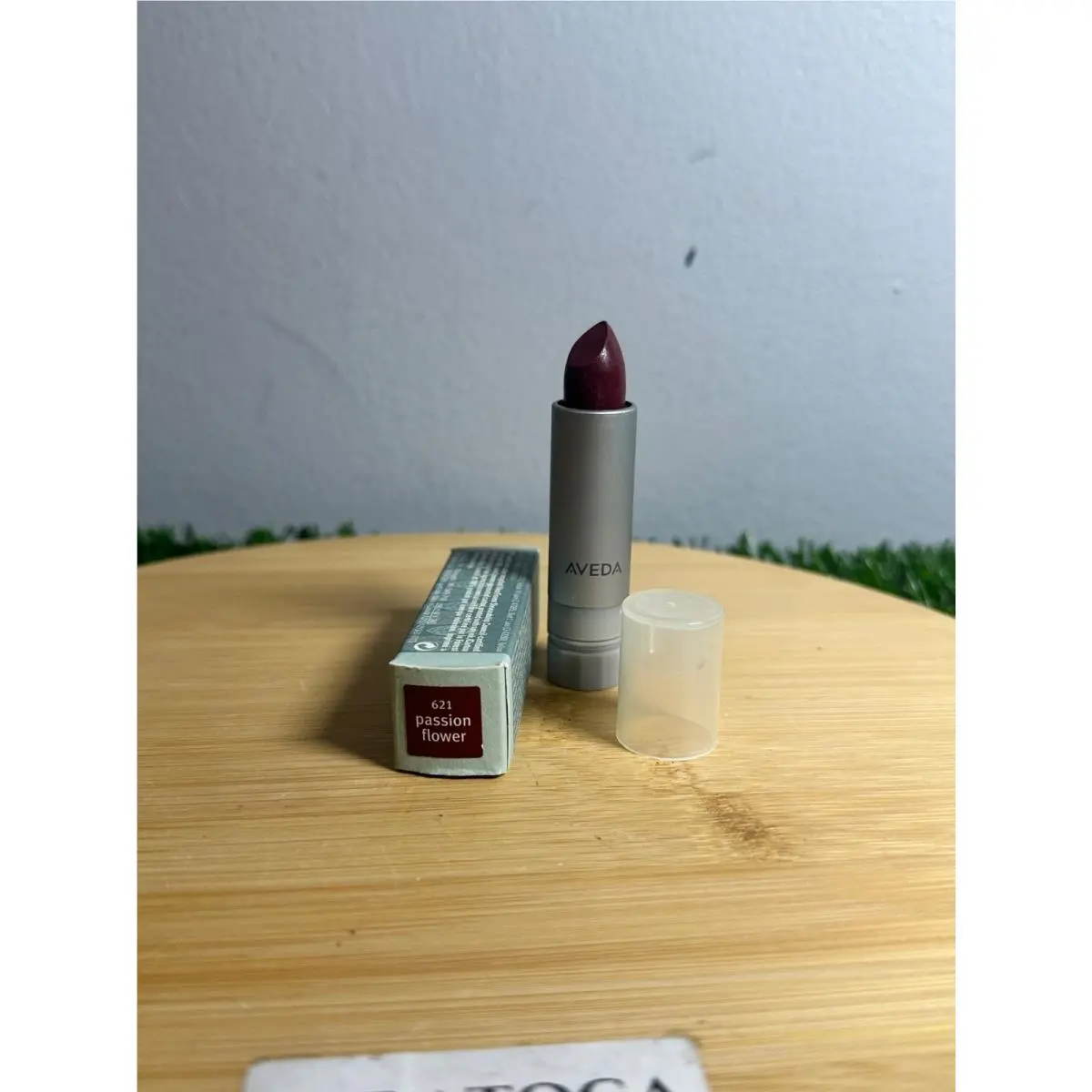 Nourish-mint Smoothing Lip Color- Rare and Models 211-957 621 by Aveda