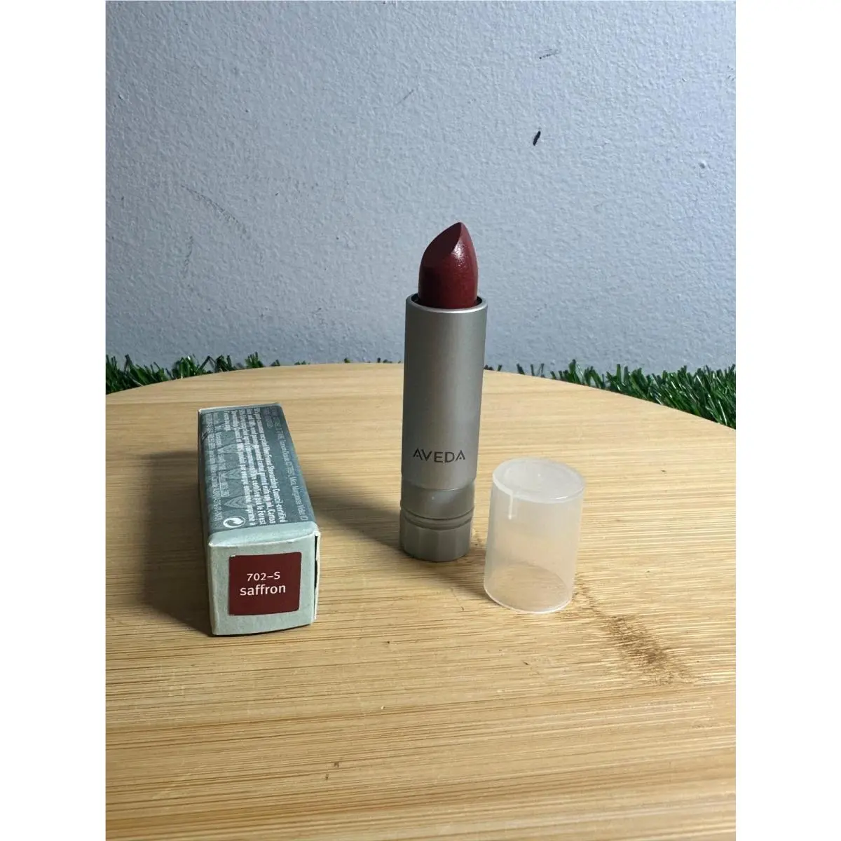 Nourish-mint Smoothing Lip Color- Rare and Models 211-957 702-S by Aveda
