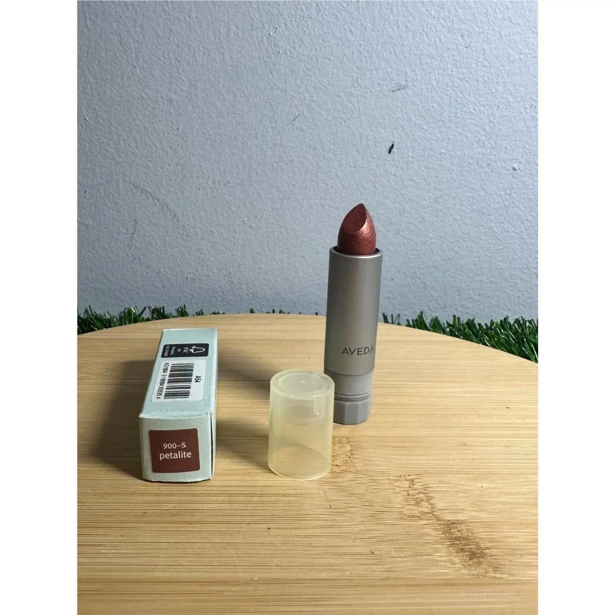 Nourish-mint Smoothing Lip Color- Rare and Models 211-957 900-S by Aveda