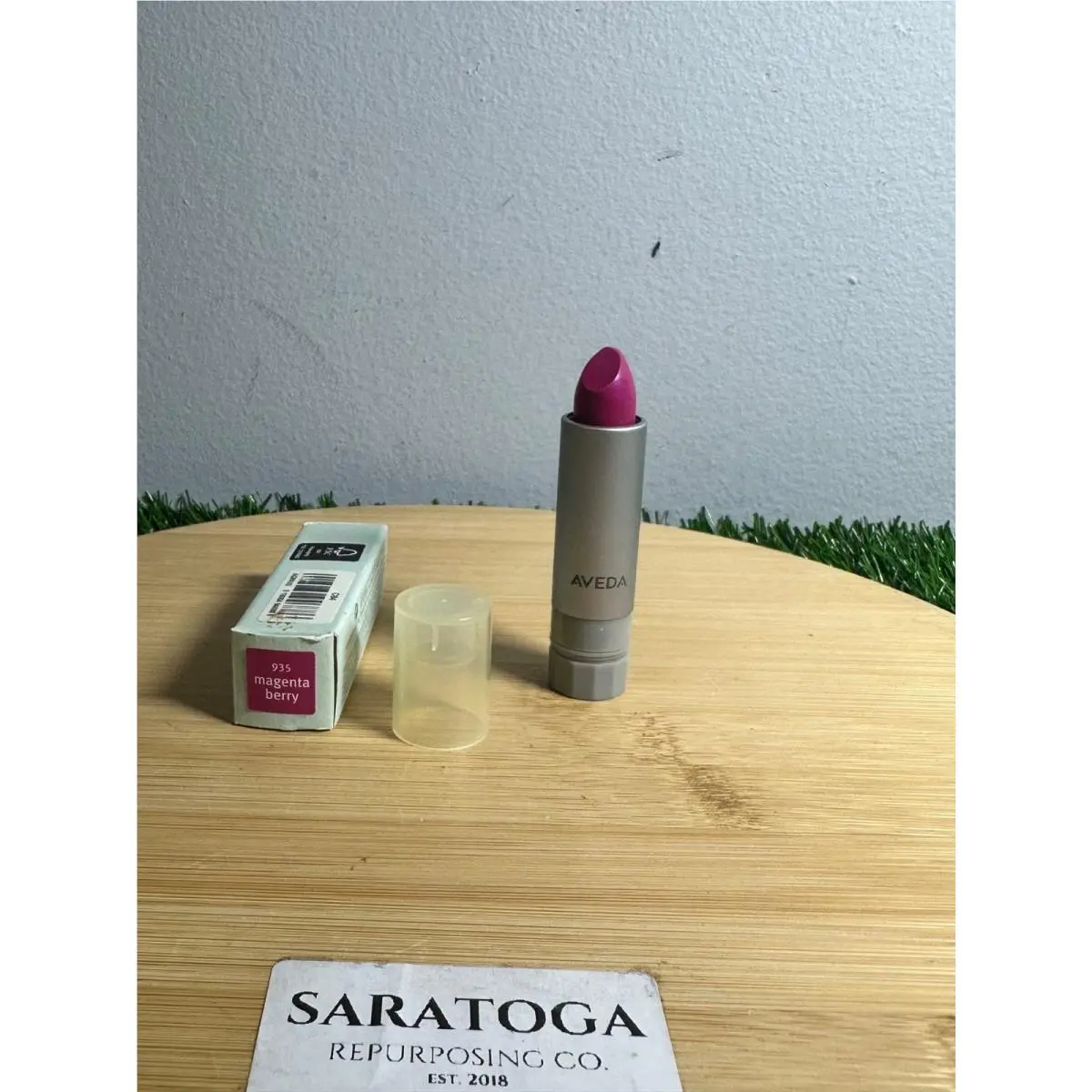 Nourish-mint Smoothing Lip Color- Rare and Models 211-957 935 by Aveda